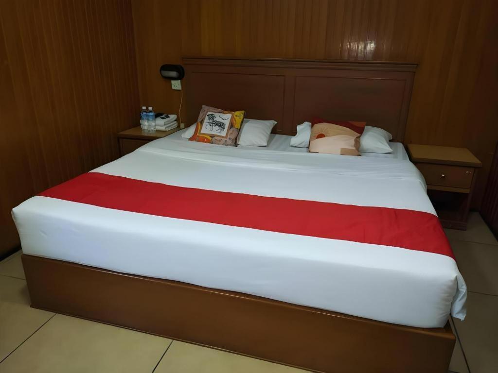 River Park Hotel Sibu Eksteriør bilde